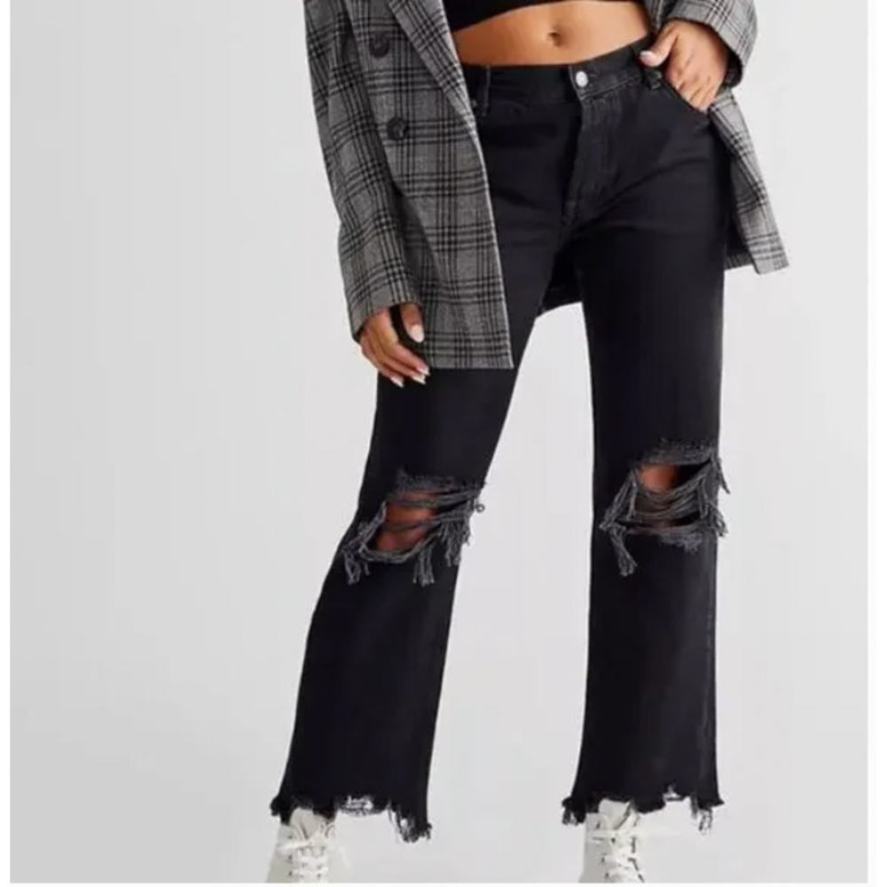 Free People Maggie Mid Rise Distressed Straight Jeans in Washed Black